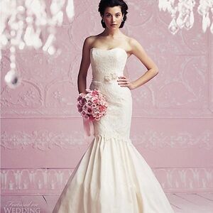Elegant Strapless White Wedding Dress